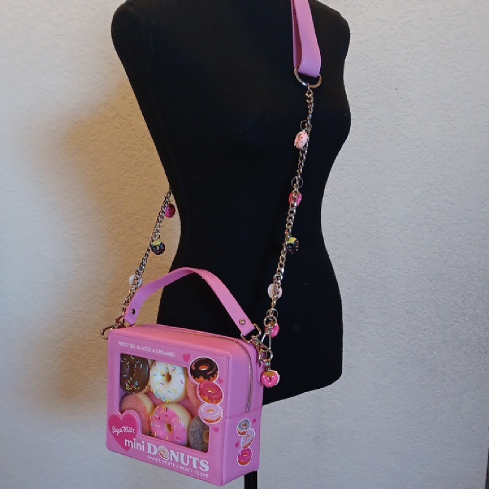 🍩NWT Sugar Thrillz "Looking Like A Snack" Donut Crossbody Bag 🎀